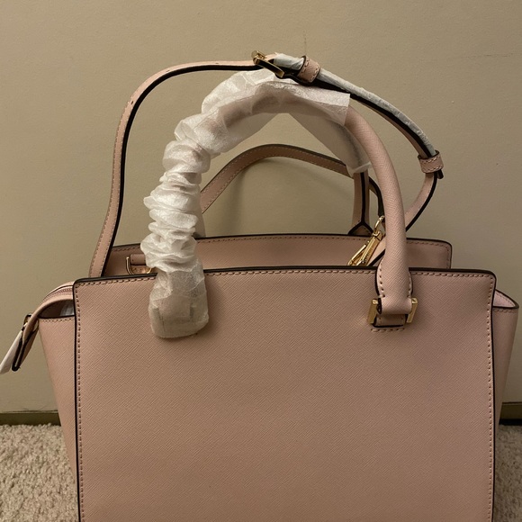 selling my mk bag - Picture 2 of 6